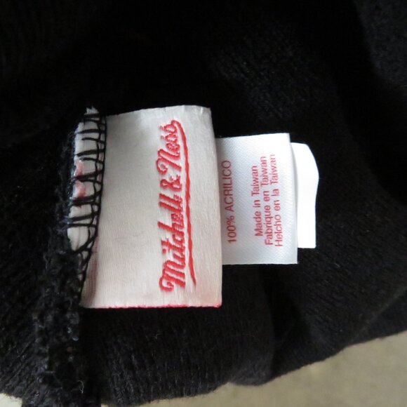 NBA Charlotte Hornets Mitchell & Ness Adult Pom Knit Toboggan Aztec Pattern AOP - Picture 5 of 5